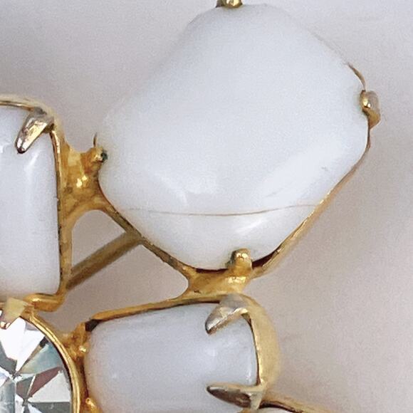 Vintage Mid Century Brooch Milk Glass Gold Tone Floral Pin 1950s - Picture 7 of 9